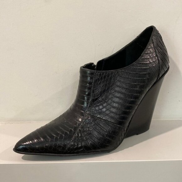 Kenneth Cole Black Snakeskin Pointy Ankle Bootie Size 9 - Picture 9 of 14